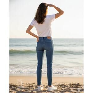 Levi's 311 Mid Rise Shaping Skinny Jeans‎ (Size 30) (T0339)
